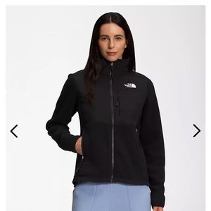 North Face Women’s Denali Jacket - size medium